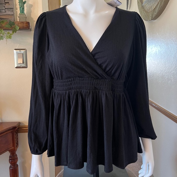 Torrid Textured Knit Surplice Puff Sleeve black Babydoll Top size 00 - Picture 1 of 8